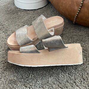 J/SLIDES NYC Platform Sandals Beige & Sparkly Size 8.5